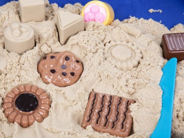 Kinetic sand with sandbox and moulds