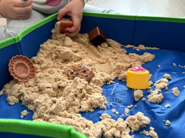 Kinetic sand with sandbox and moulds