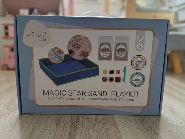 Kinetic sand with sandbox and moulds